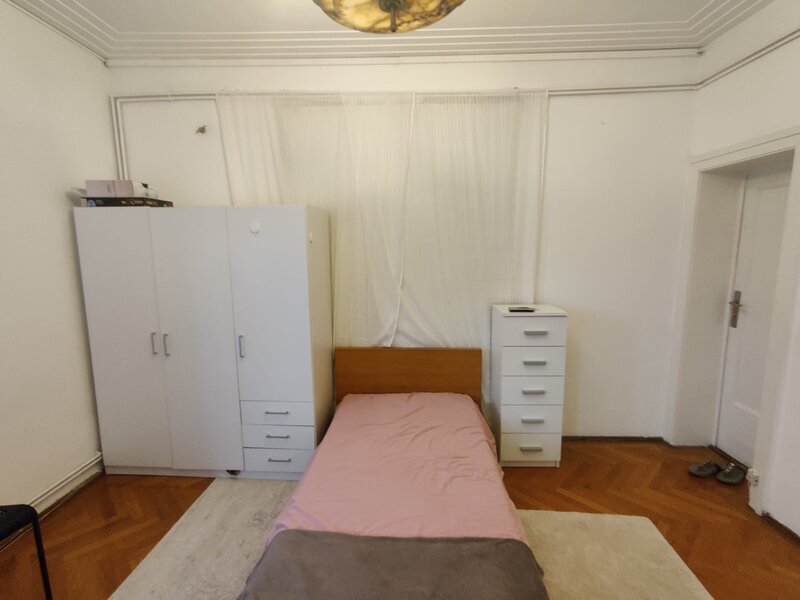 Ultracentral, Piata Romana, ASE, camera moderna, in apartament decomandat